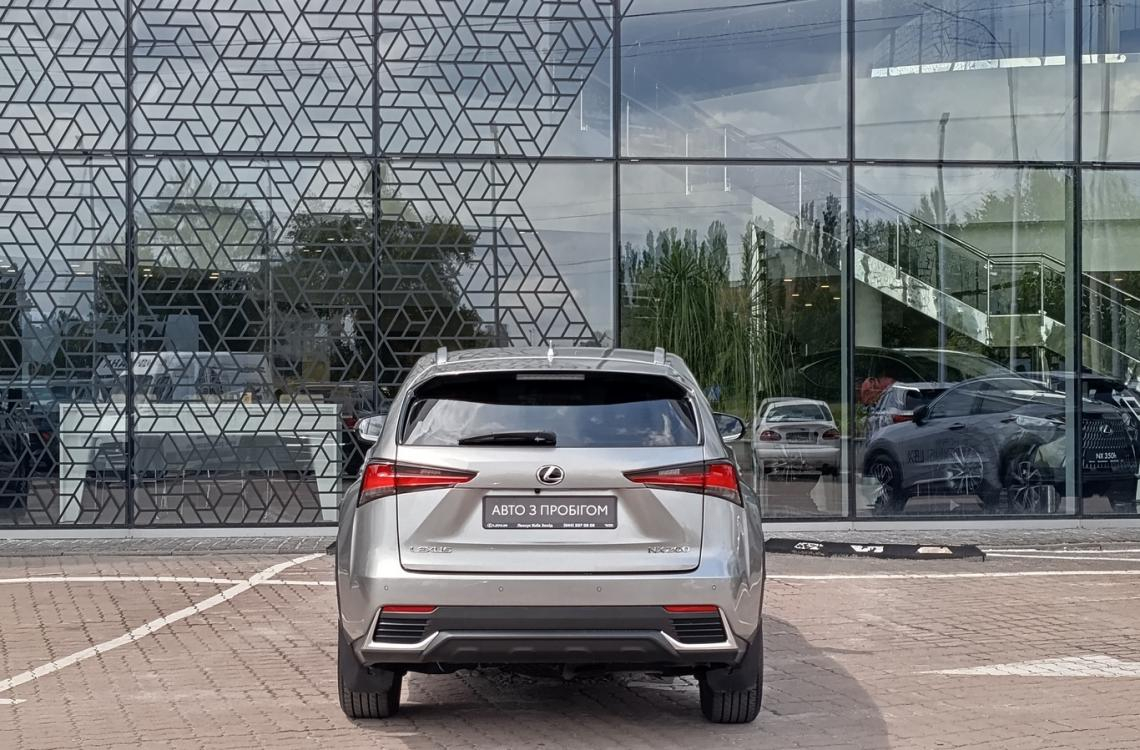 Придбати Lexus NX200
