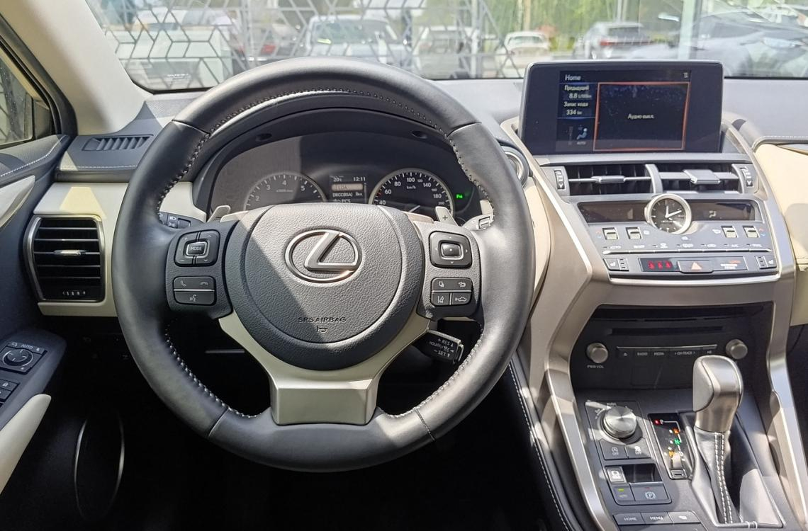 Придбати Lexus NX200