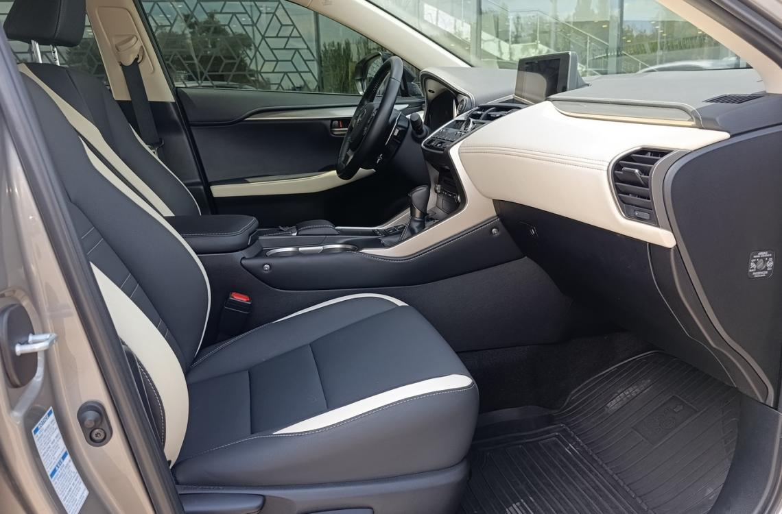 Придбати Lexus NX200