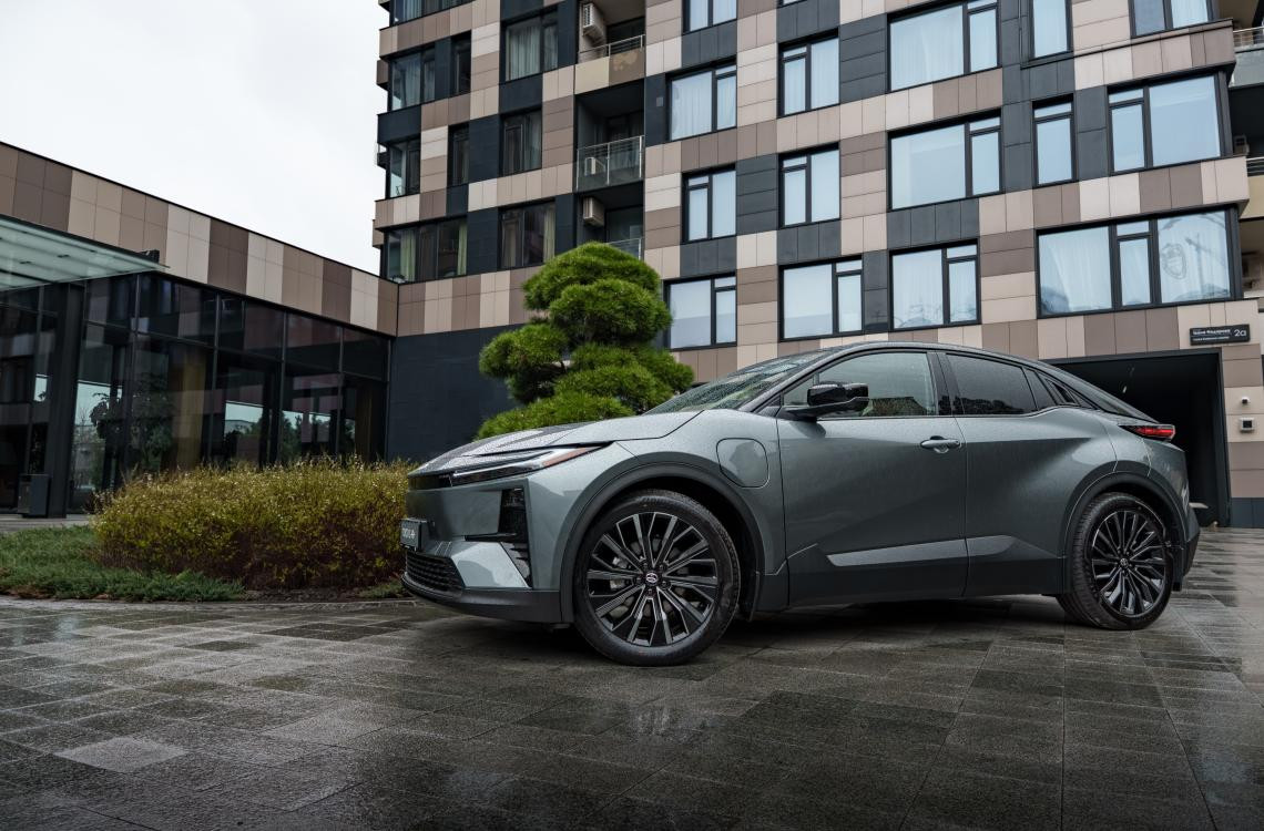 Toyota CHR +