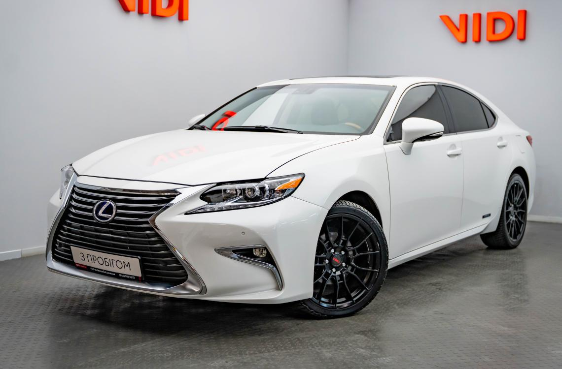 Придбати Lexus ES300h