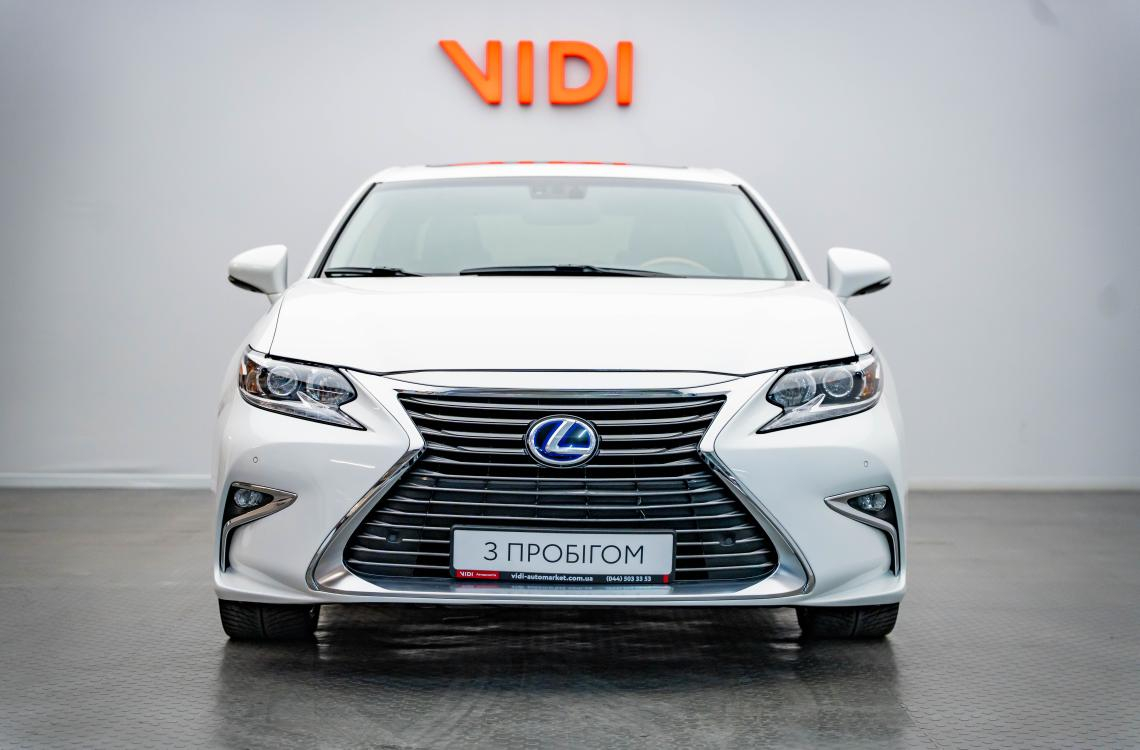 Придбати Lexus ES300h