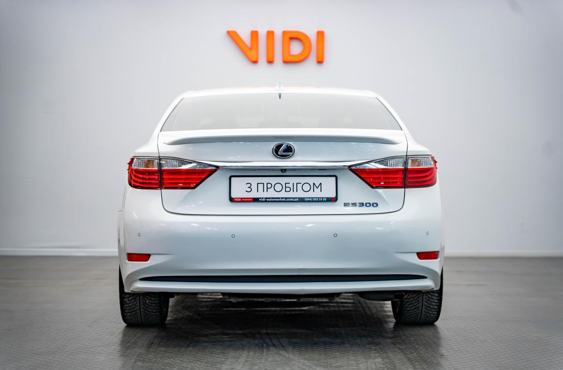 Придбати Lexus ES300h