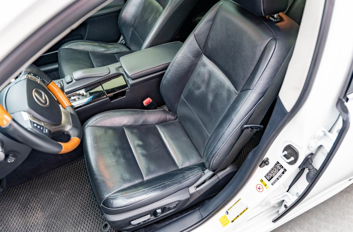 Придбати Lexus ES300h