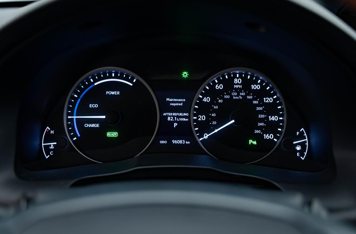 Придбати Lexus ES300h