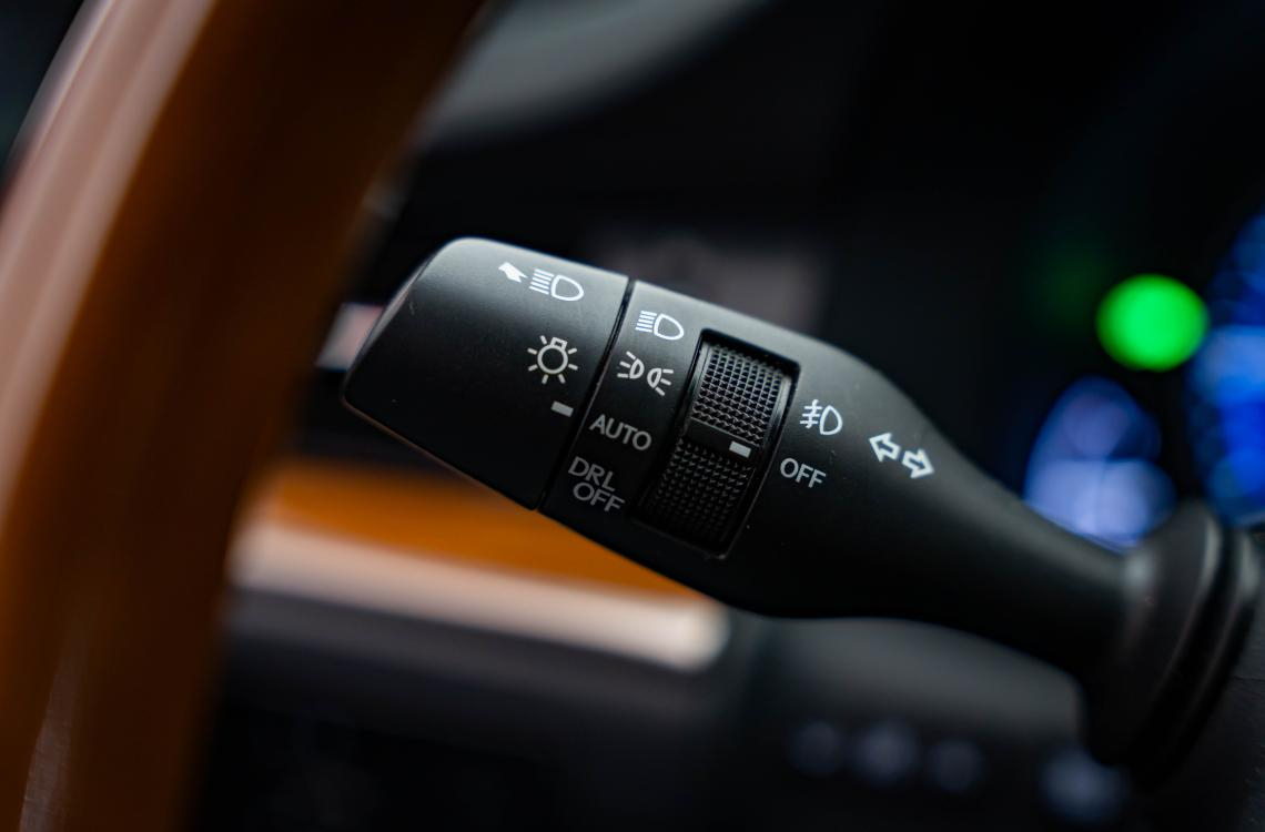 Придбати Lexus ES300h