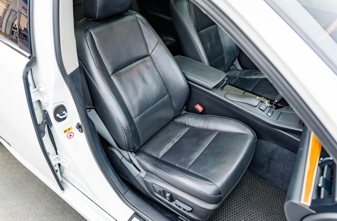 Придбати Lexus ES300h