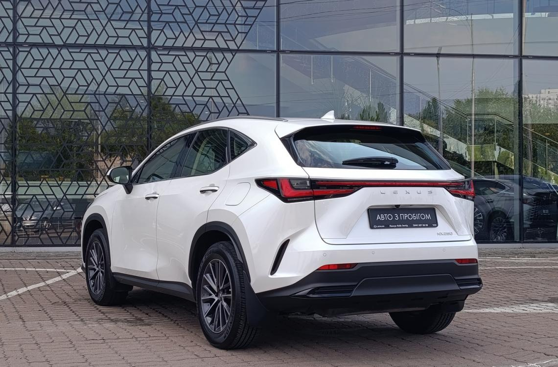 Придбати Lexus NX250