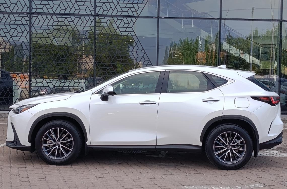 Придбати Lexus NX250