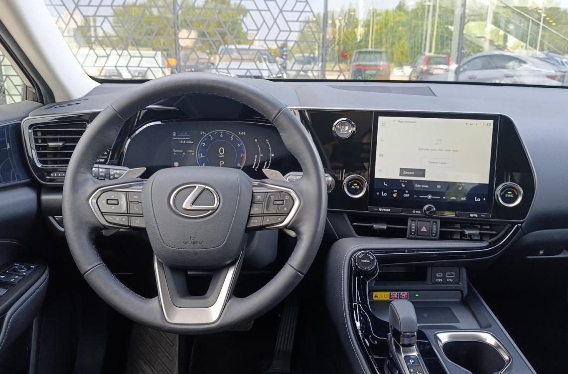 Придбати Lexus NX250