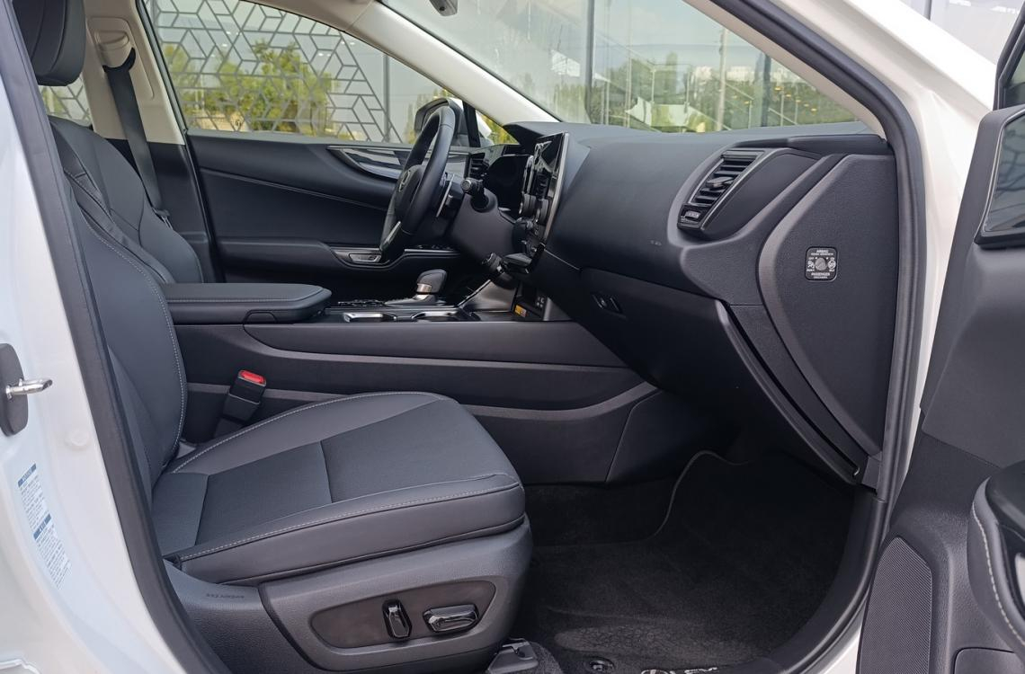 Придбати Lexus NX250