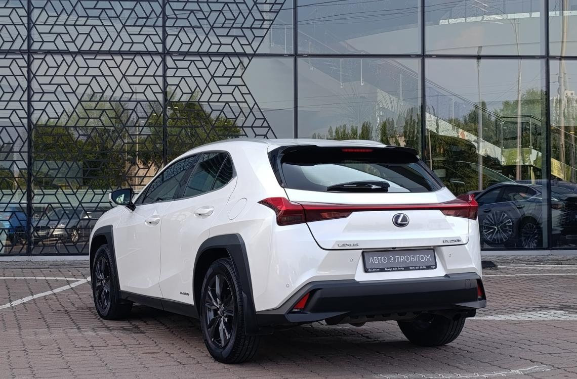 Придбати Lexus UX250h
