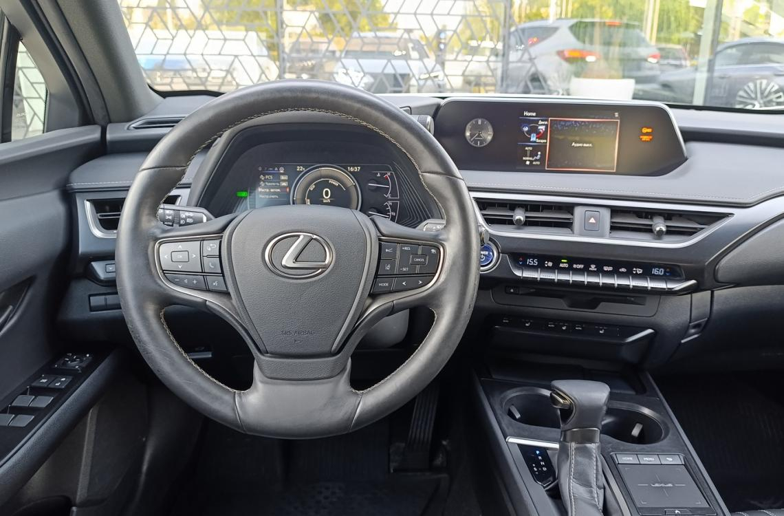 Придбати Lexus UX250h