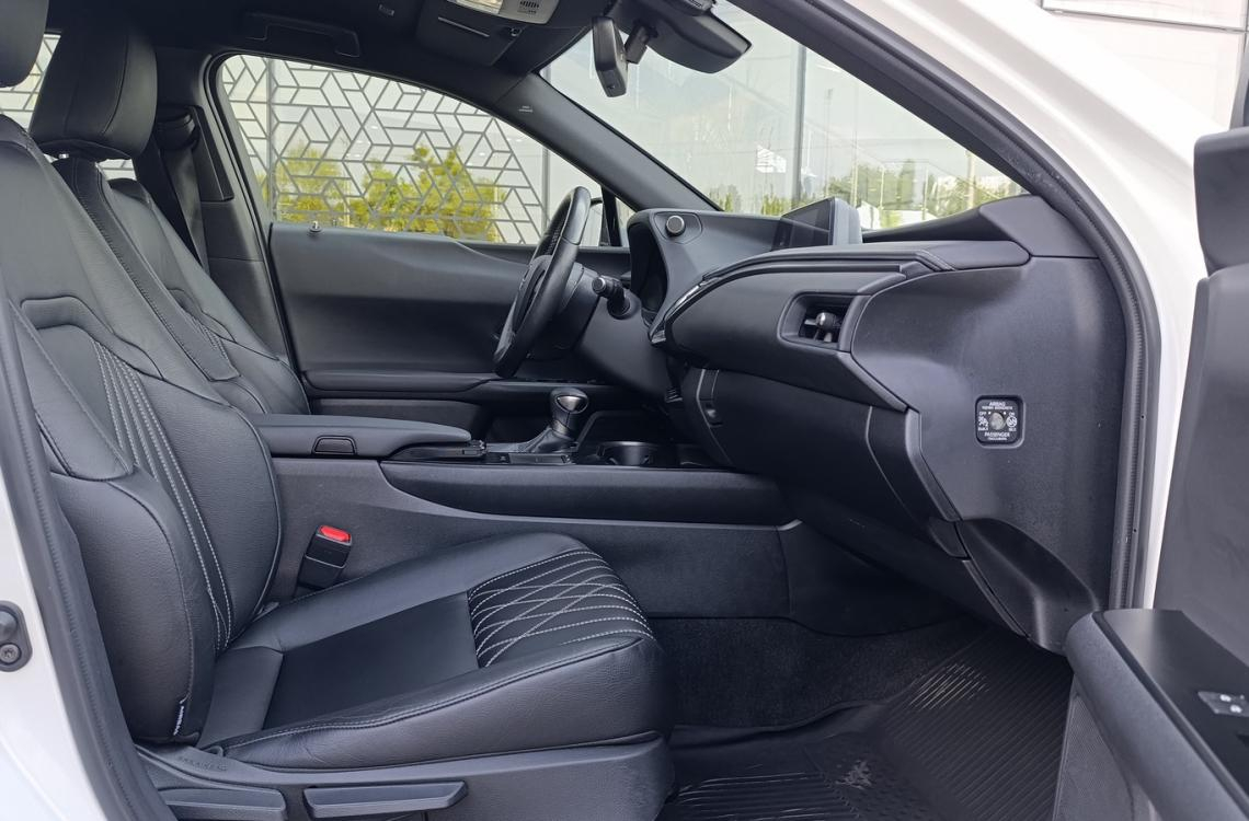 Придбати Lexus UX250h