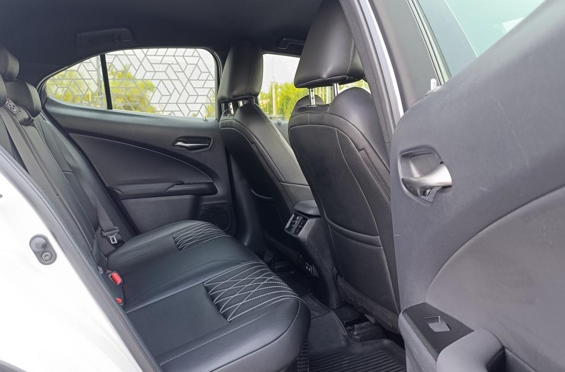 Придбати Lexus UX250h