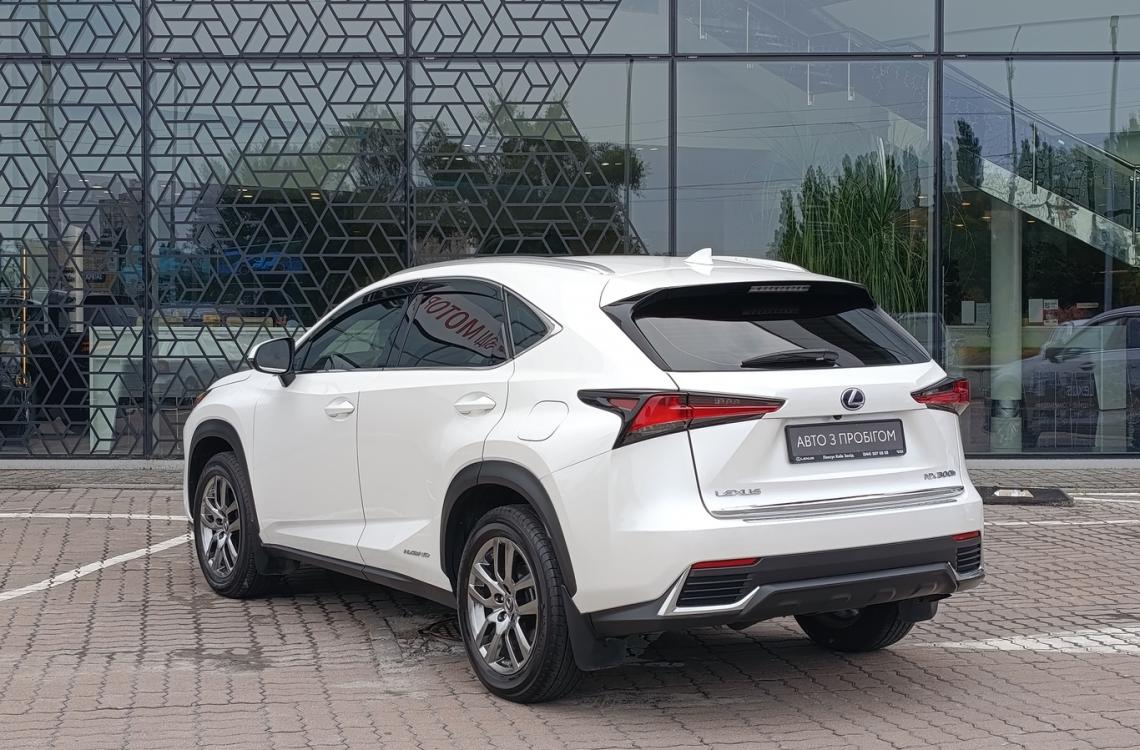 Придбати Lexus NX300h