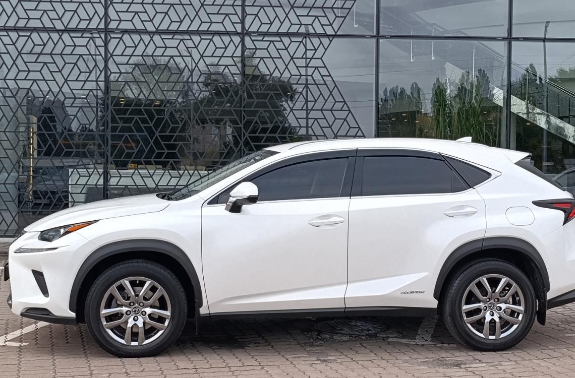 Придбати Lexus NX300h