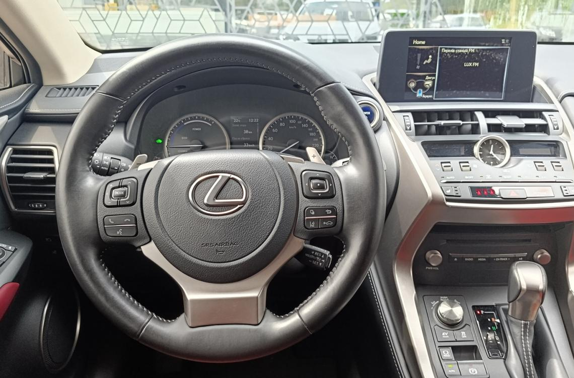 Придбати Lexus NX300h