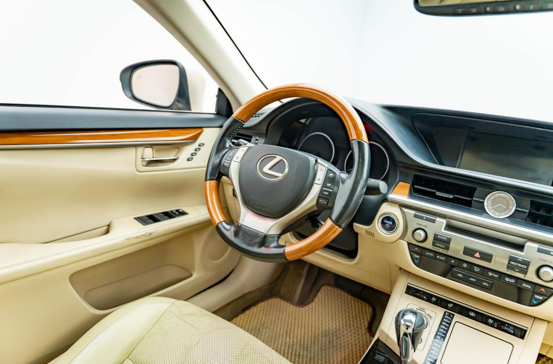Купить Lexus ES