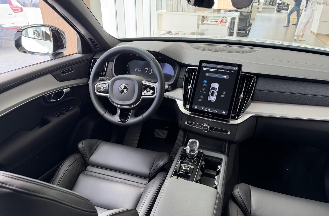 Volvo XC90 Plug-in Hybrid Plus Dark 2026