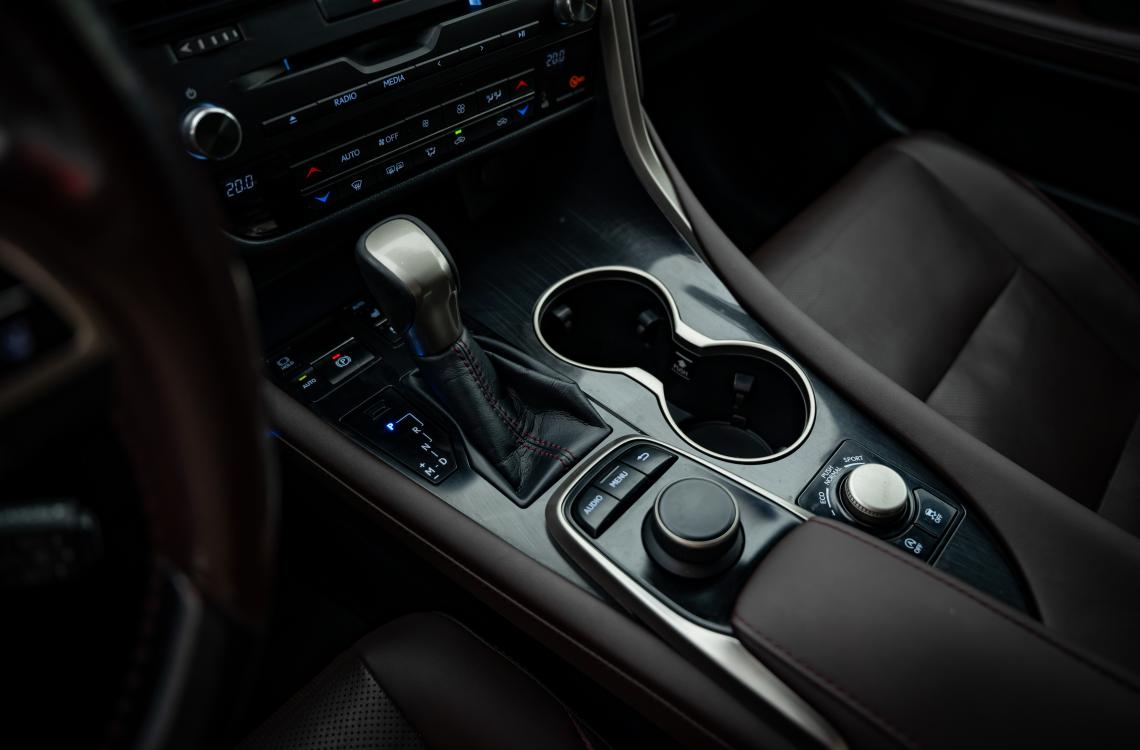 Купить Lexus RX 200T