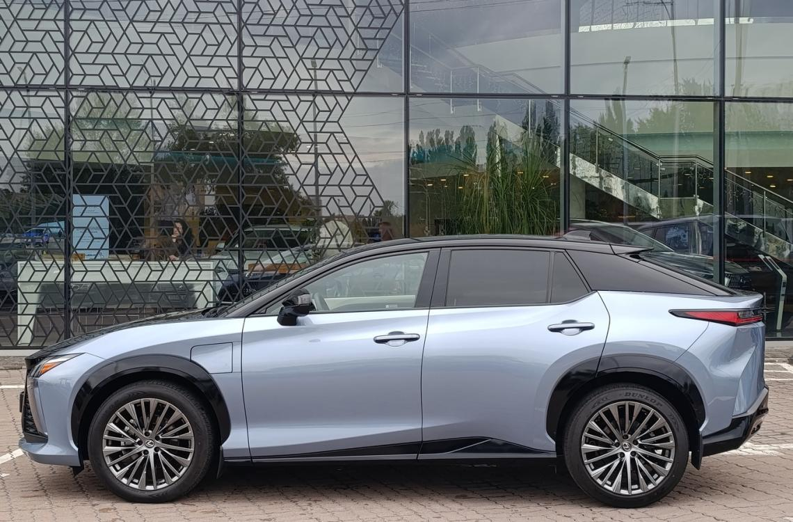Придбати Lexus RZ450e