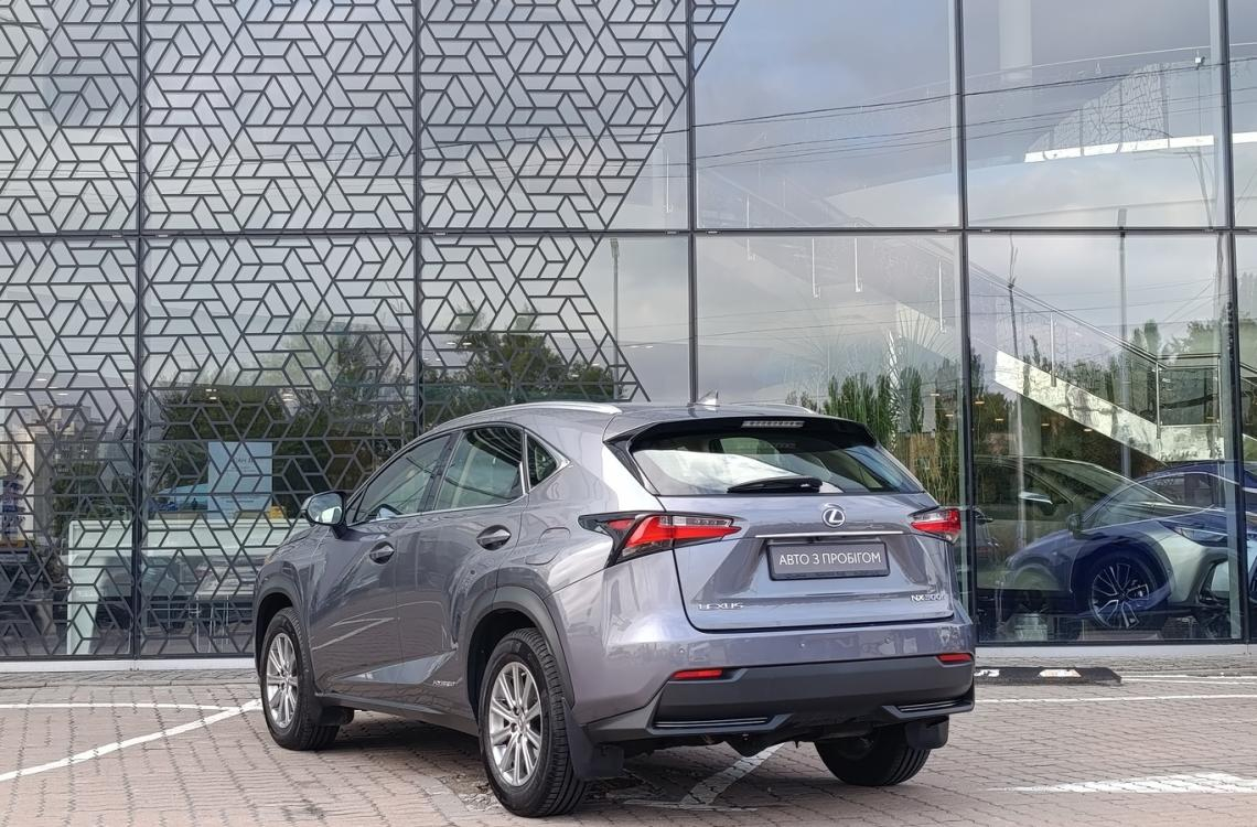Придбати Lexus NX300h