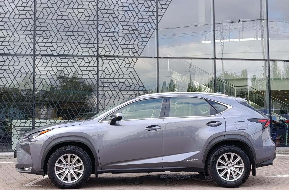 Придбати Lexus NX300h