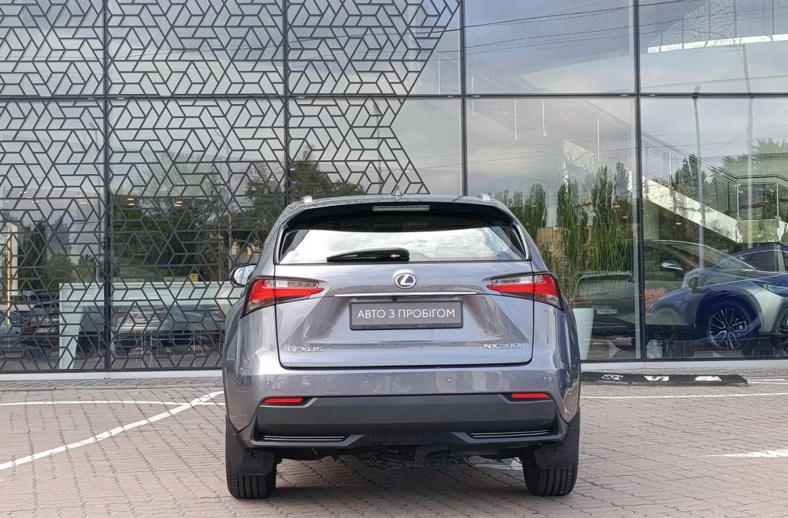 Придбати Lexus NX300h