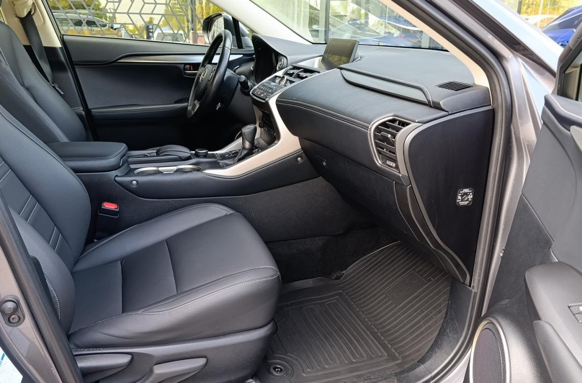 Придбати Lexus NX300h