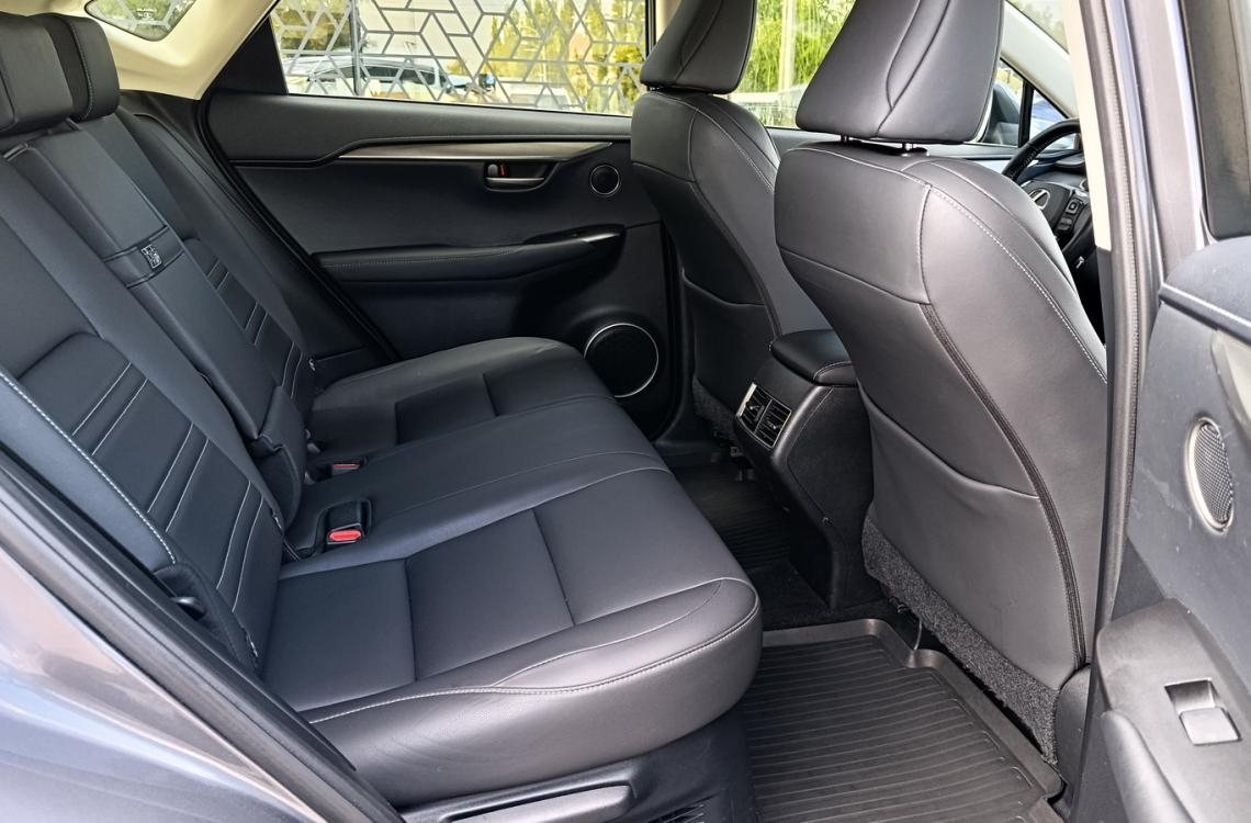 Придбати Lexus NX300h