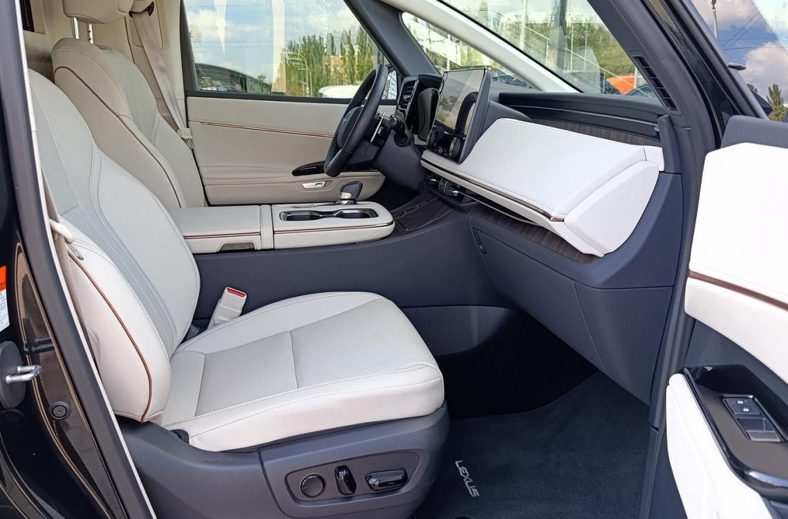 Придбати Lexus LM 350h