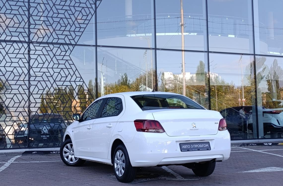 Придбати Peugeot 301