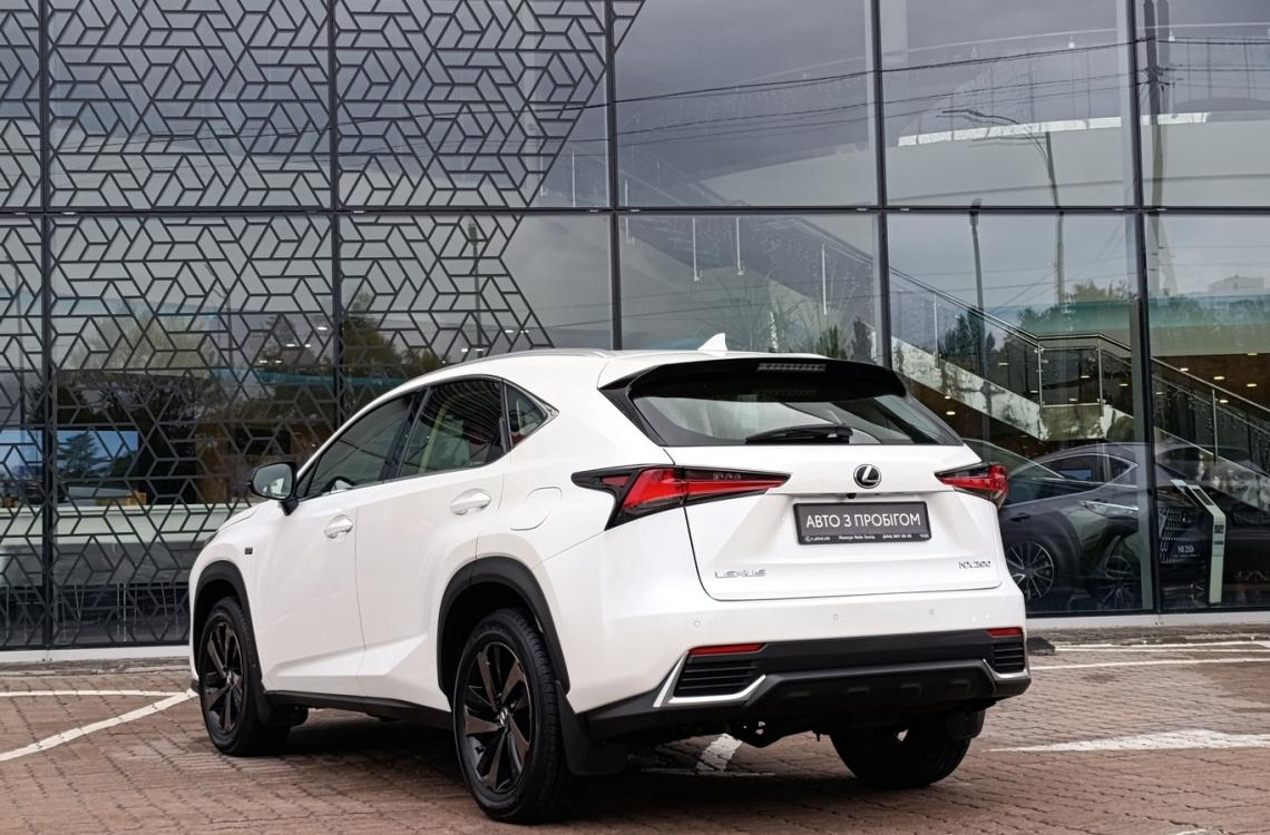 Придбати Lexus NX200