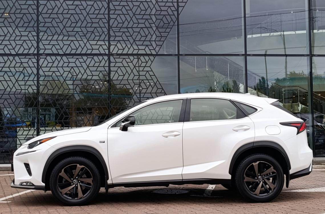 Придбати Lexus NX200