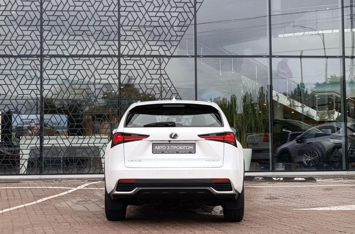 Придбати Lexus NX200