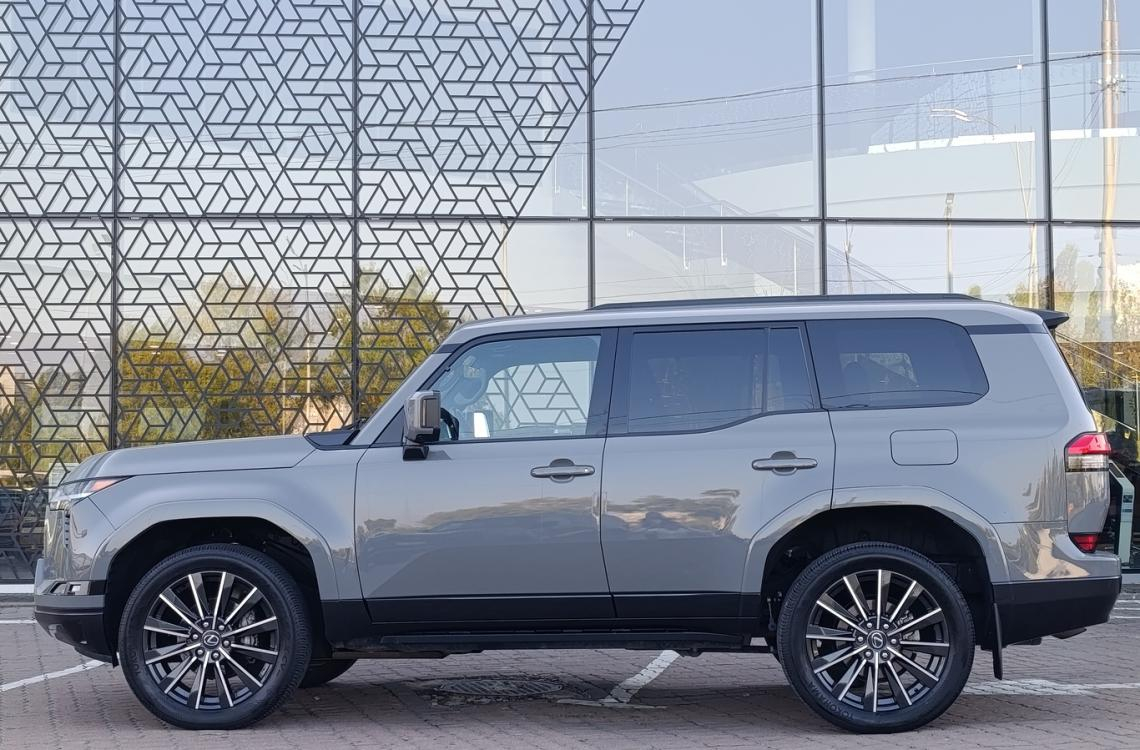 Придбати Lexus GX550