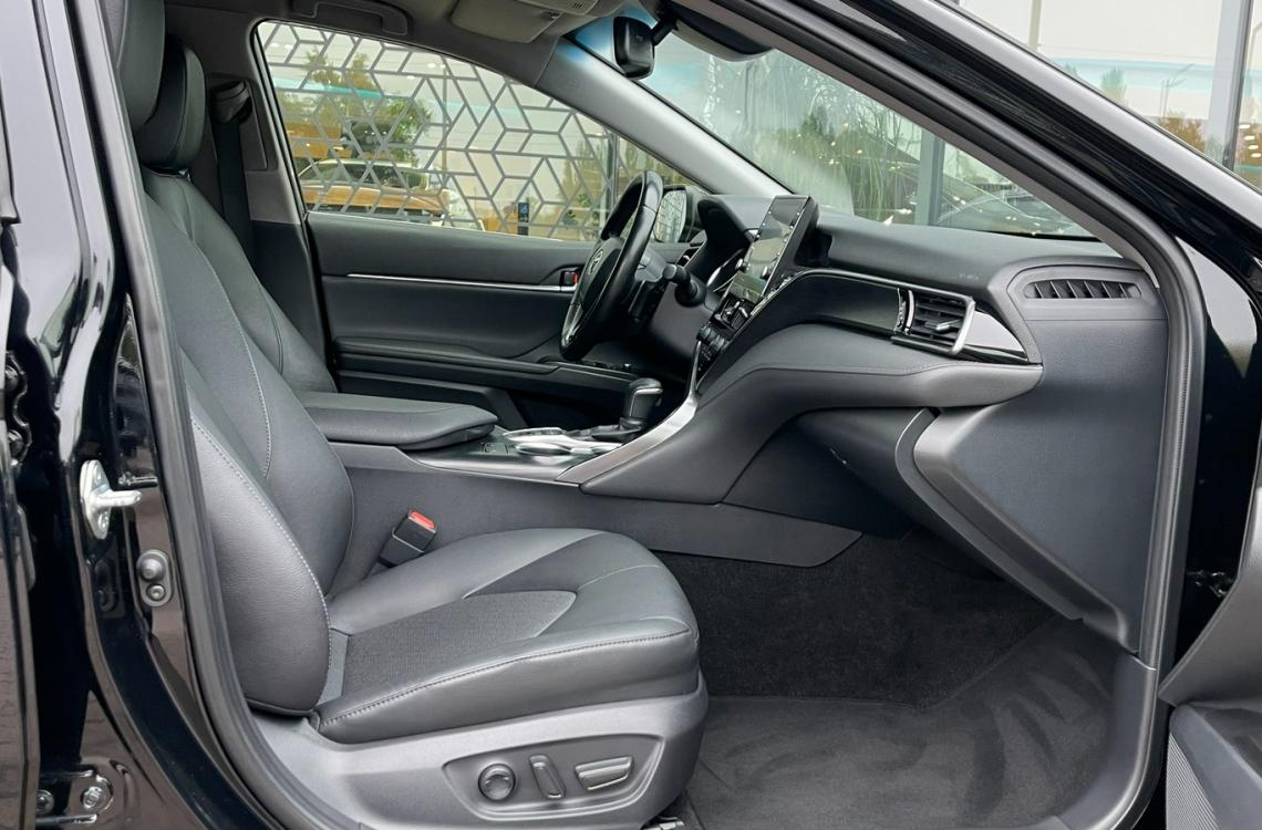 Придбати Toyota CAMRY