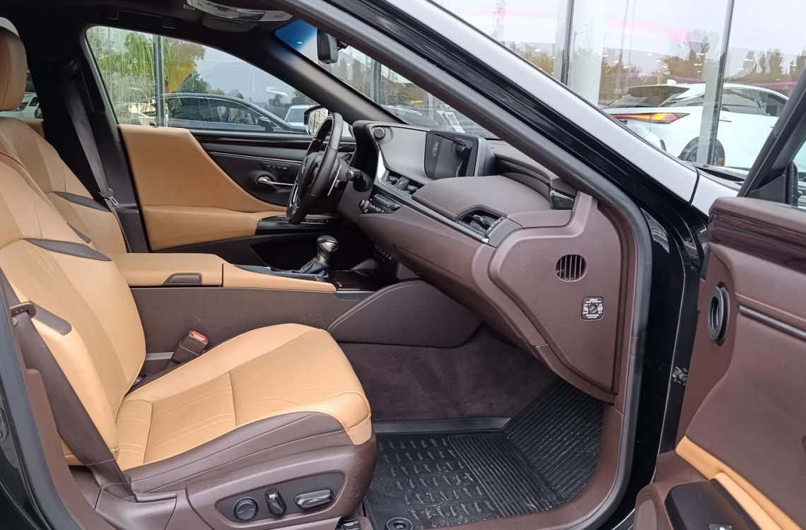 Придбати Lexus ES350