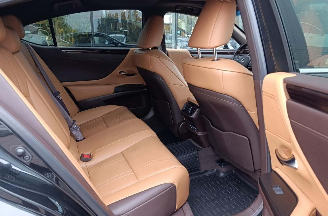 Придбати Lexus ES350