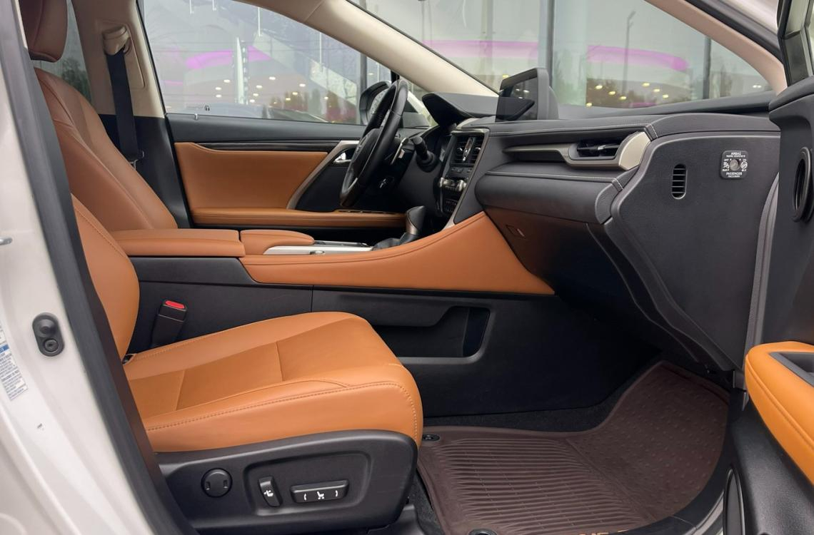 Придбати Lexus RX200t/300