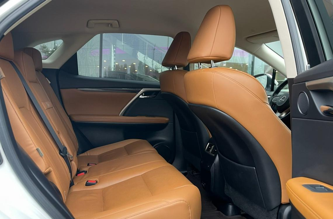 Придбати Lexus RX200t/300