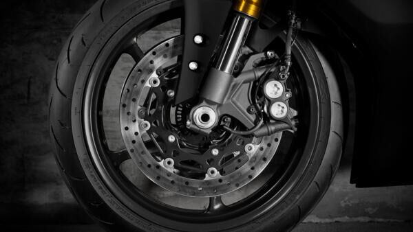 Кращі у своєму класі передні гальма як на R1 