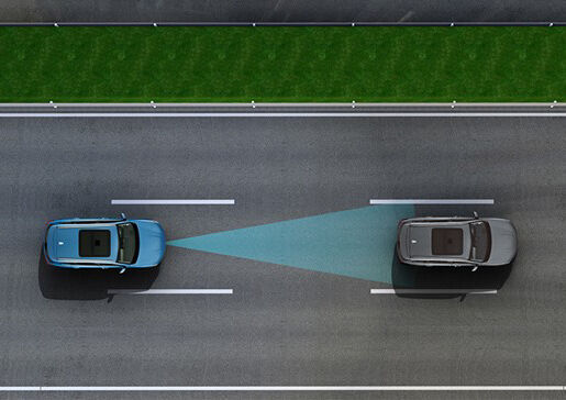 Интеллектуальная помощь круиз-контролю автоматически регулирует скорость и поддерживает безопасную дистанцию