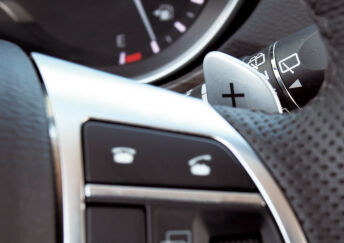 Подрулевые лепестки переключения передач