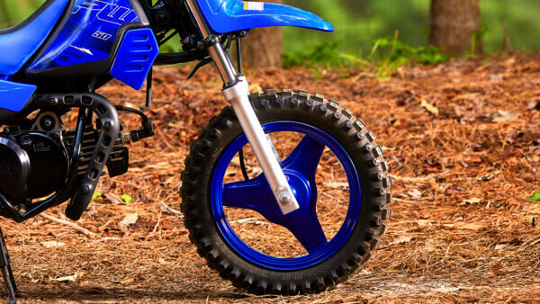 Міцні 3-спицеві сталеві диски 