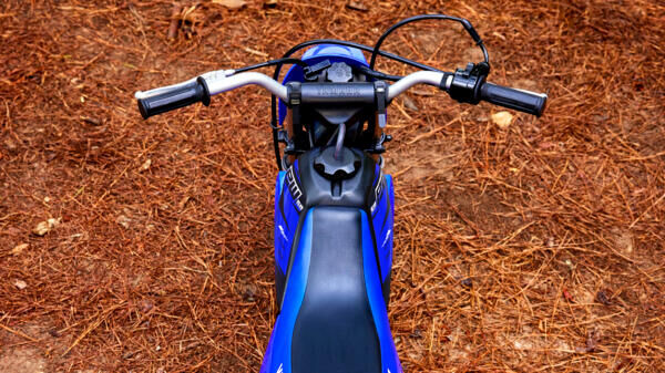 Окремий бак для двотактного масла 