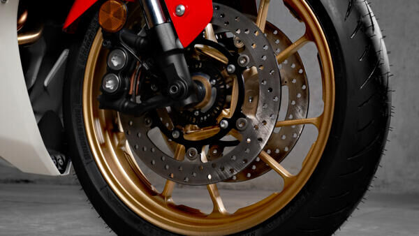 Легкі 10-спицеві колеса 