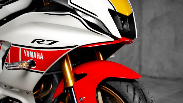 Спортивний дизайн з ДНК R-серії 