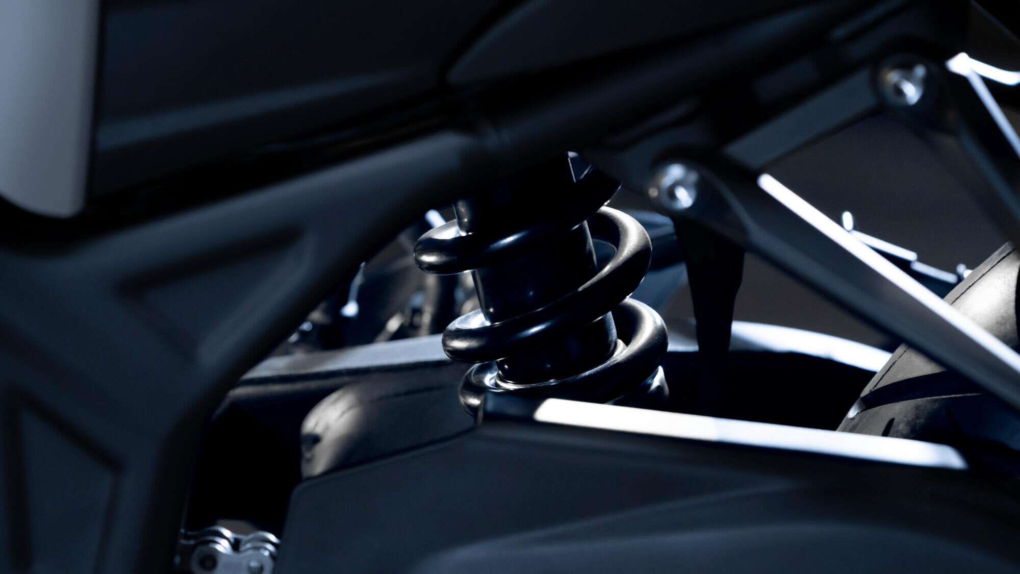 Удлиненный задний маятник с новыми настройками амортизатора 